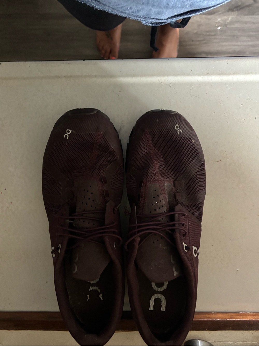 On Running Men's Athletic Shoes - Burgundy Maroon